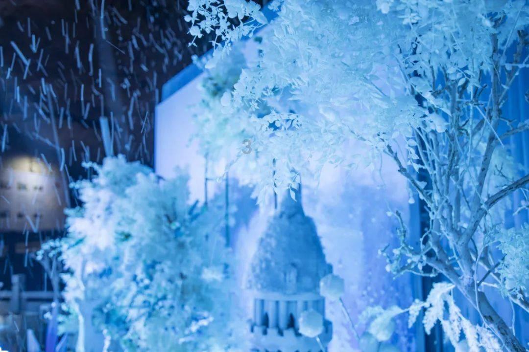 江疏影晒与韩素希、黄阿丽合照,肤白貌美气质好,三位美得很高级