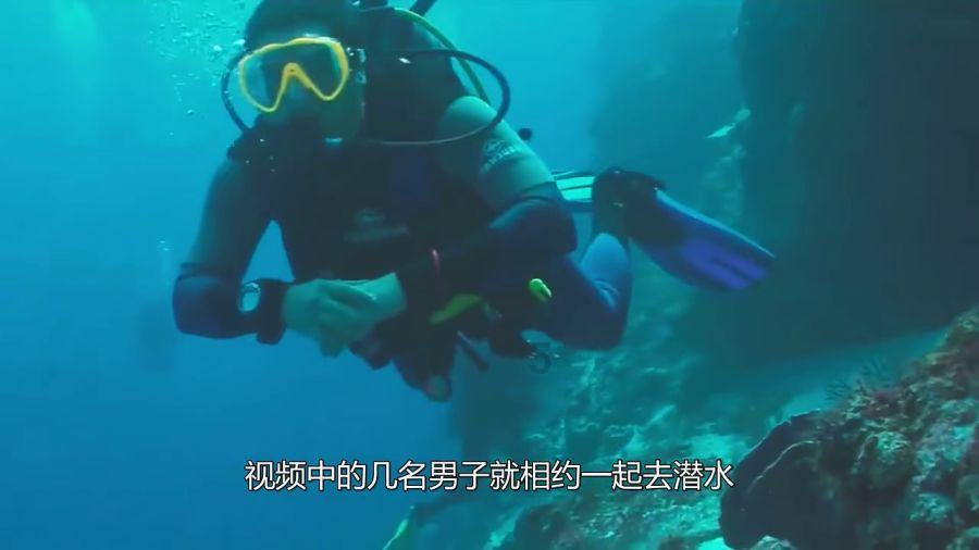 2男子买肠送嘴边要退，遭拒后侮辱店员要求道歉，遇到这种事该怎么做？游戏画面
