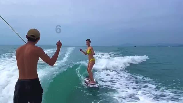 逃离棕榈树森林