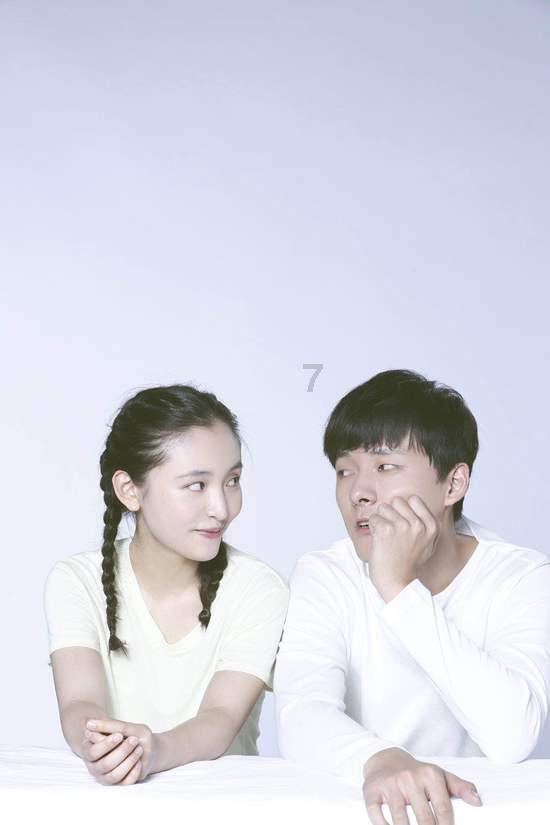 图里的女生看起来觉得怎么样？游戏画面