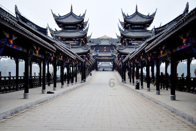 五彩几何塔